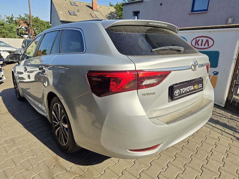 Toyota Avensis 2.0-AUT.KLIMA-KAMERA-TEMPOMAT - fotka 11 z 13