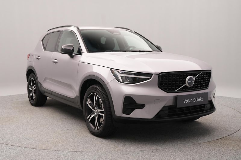 Volvo XC40 B4 DARK PLUS CZ REZERVACE - fotka 13 z 47