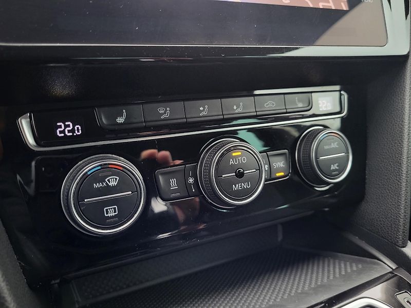 Volkswagen Passat SEDAN 2.0 TDi ELEGANCE *ČR - fotka 13 z 46