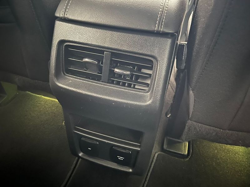 Ford S-MAX 2.0 EB Titanium manuál 7 míst - fotka 31 z 63