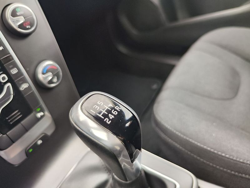 Volvo V40 2.0i/90kW kinetic - fotka 17 z 27