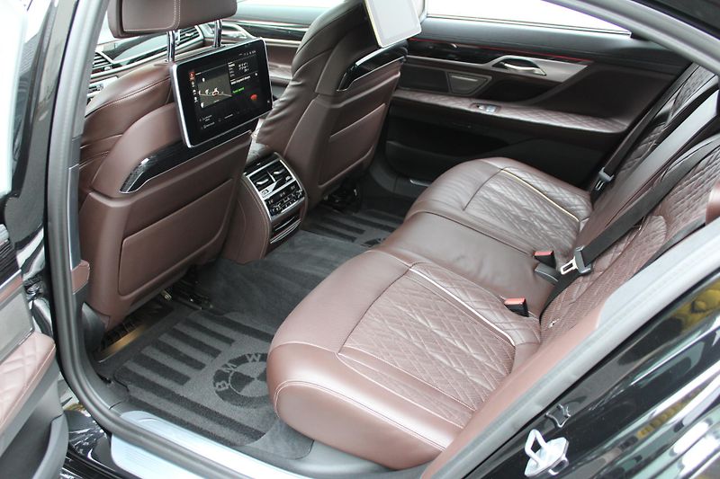 BMW Řada 7 740Ld xDrive Sedan - fotka 11 z 29