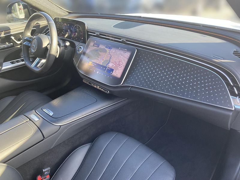 Mercedes-Benz Třídy E E 220d 4M AMG - fotka 20 z 27