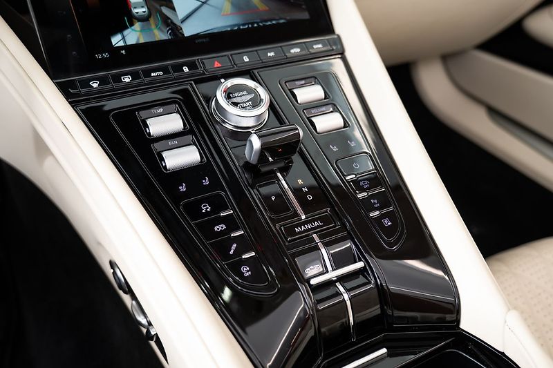 Aston Martin DB12 Volante - fotka 13 z 28