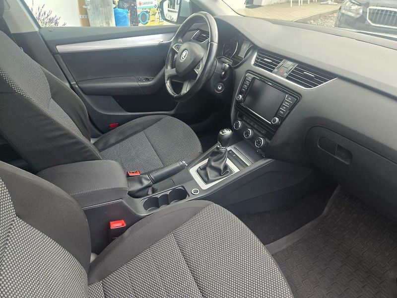 Škoda Octavia (2013) 2.0 TDI Elegance, Odpočet DPH - fotka 15 z 27