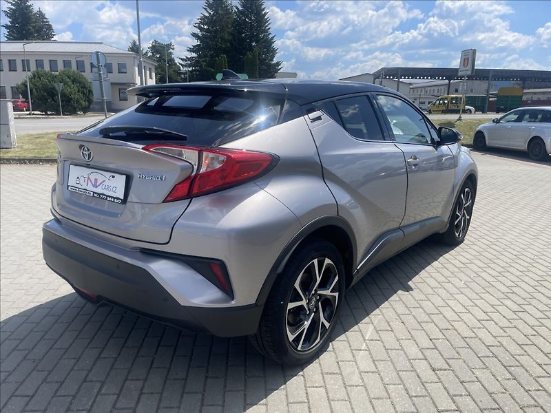 Toyota C-HR 1,8 i 73kw Hybrid e-CVT - fotka 31 z 34