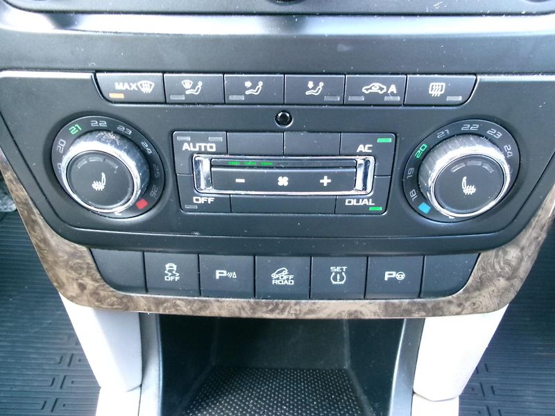 Škoda Yeti (2010) 2,0TDI 4x4 AC BT TEMP VÝHŘEV - fotka 20 z 29