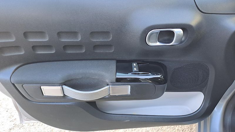 Citroën C3 1.2 PureTech S&S NAVI - fotka 19 z 28