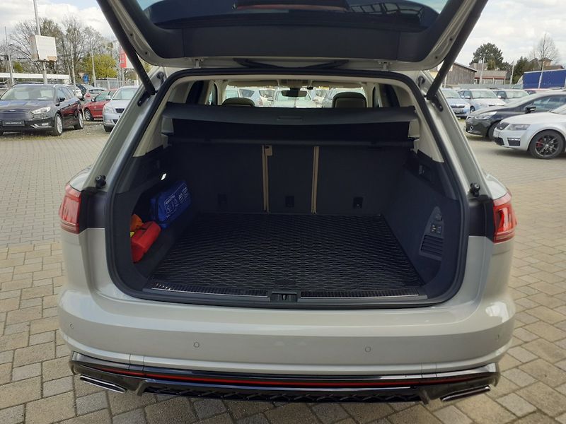 Volkswagen Touareg (2023) 3.0 V 6 TDi R-Line - fotka 38 z 50