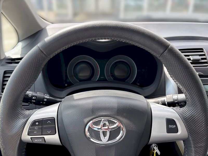 Toyota Auris (2010) - fotka 17 z 24