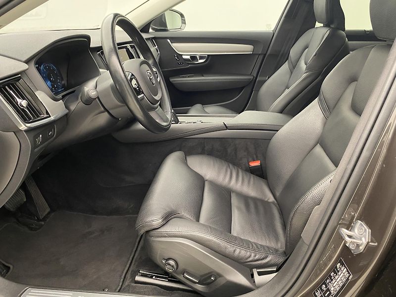 Volvo V90 B4 MOMENTUM AUT REZERVACE - fotka 3 z 48