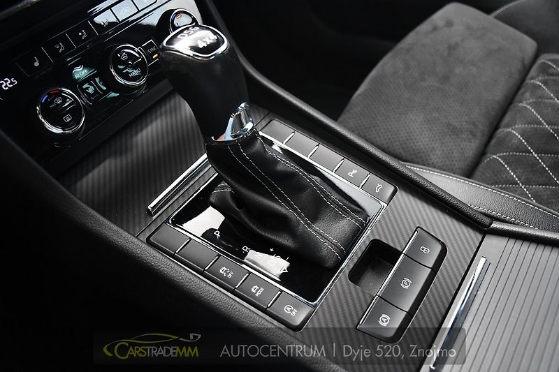 Škoda Superb 2.0TDi SPORTLINE 4X4 NEZ.TOP  - fotka 35 z 52