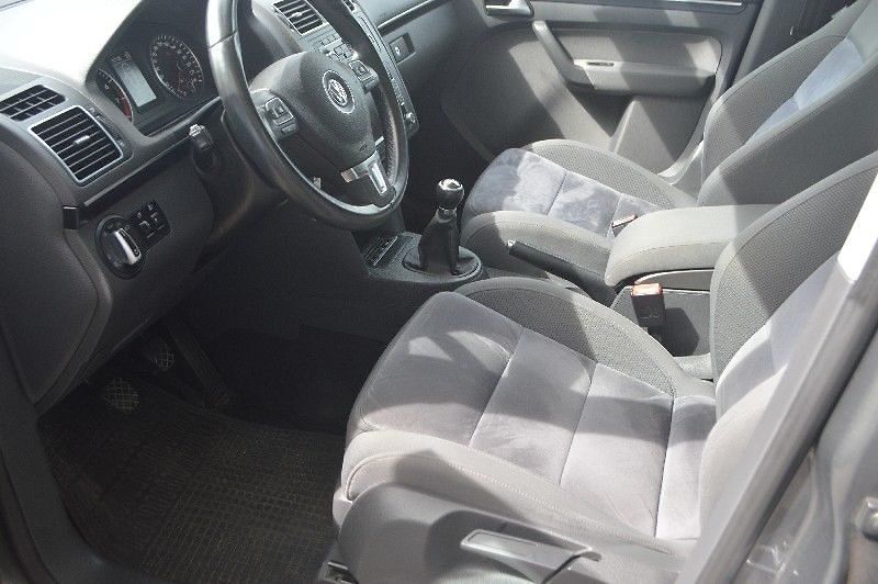 Volkswagen Touran - fotka 14 z 21