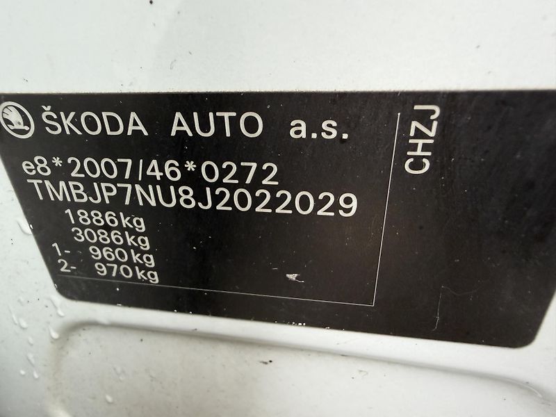 Škoda Karoq 1.0 TSI NAVI TAŽNÉ SERVISKA - fotka 46 z 46