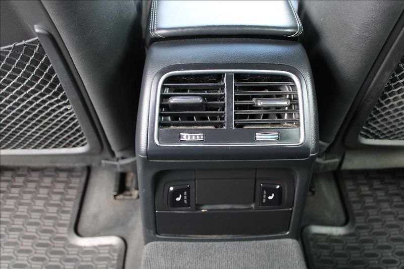 Audi A4 2,0 TDi  AUTOMAT, S-LINE - fotka 14 z 33