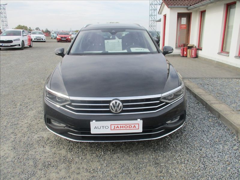 Volkswagen Passat 2,0 TDI, Elegance, DSG, servis - fotka 2 z 35