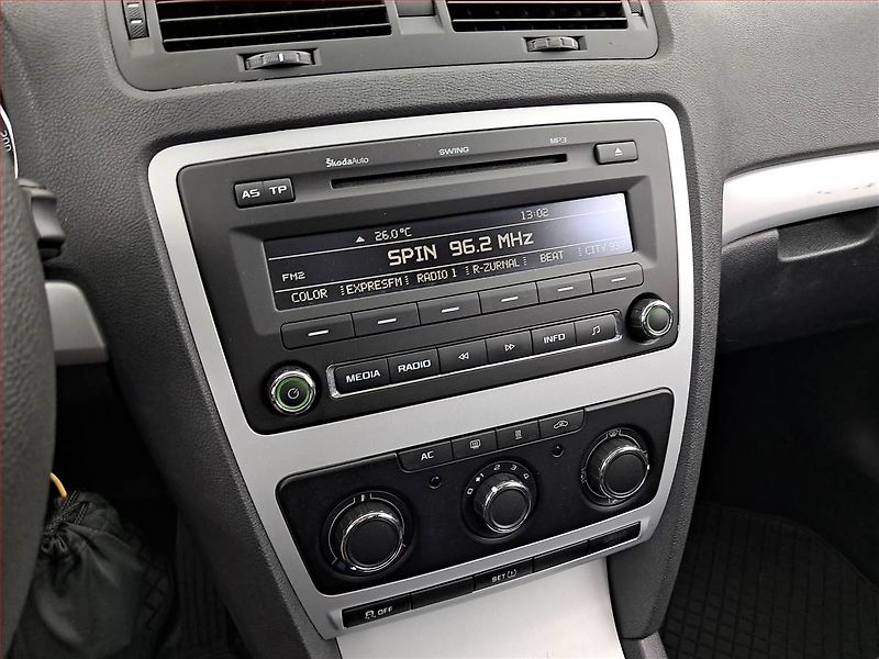Škoda Octavia (2011) 1.6 TDI 4x4, 4X4, Tempomat - fotka 12 z 17