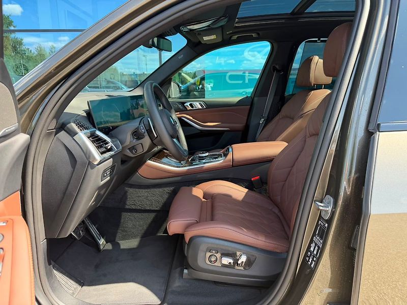 BMW X5 xDrive 30d - fotka 13 z 21