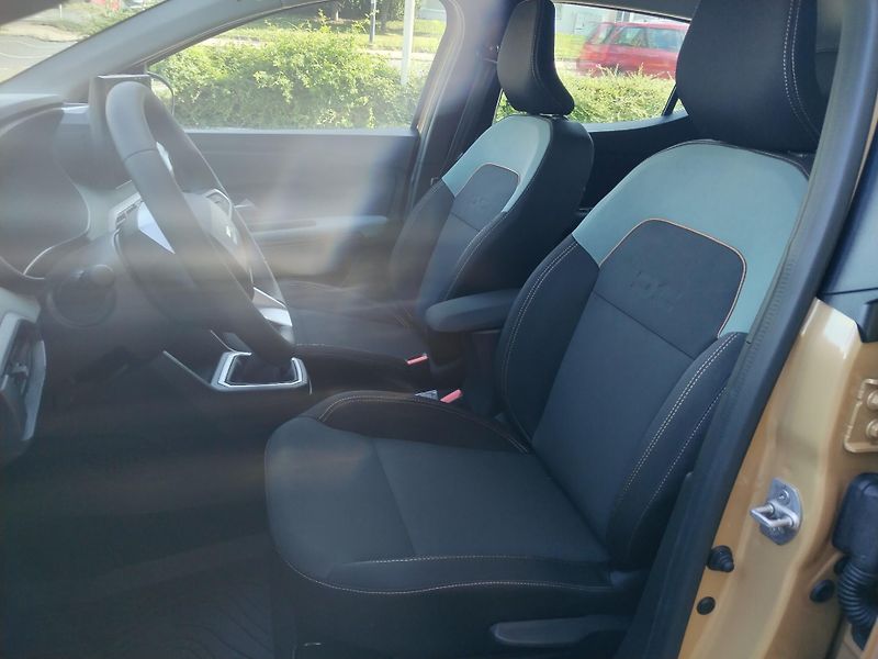 Dacia Sandero (2026) Stepway Extreme Eco-G 120 - fotka 12 z 22