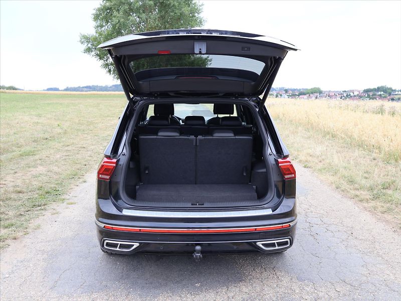 Volkswagen Tiguan Allspace 2,0 TSI 4x4 DSG R-Line 7-Míst - fotka 9 z 44