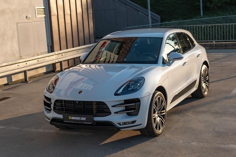 Porsche Macan (2018)  3.6 Turbo Performance & Black - fotka 4 z 25