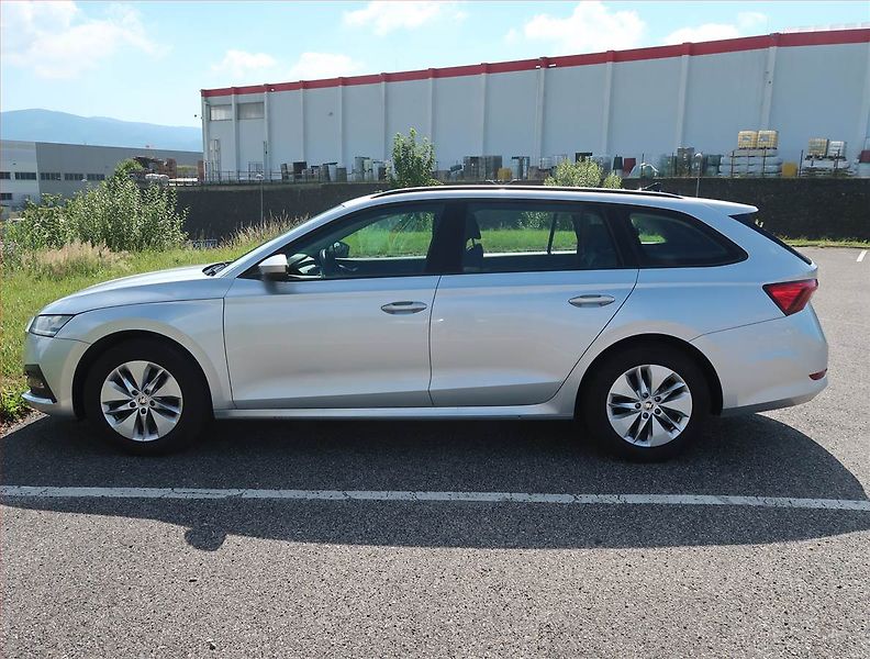 Škoda Octavia (2022) Ambition 2.0 TDI, ČR,1.maj - fotka 3 z 16