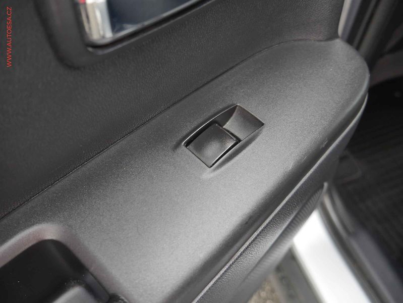 Mitsubishi ASX (2011) 1.8 DI-D, AC, park. kamera - fotka 24 z 26