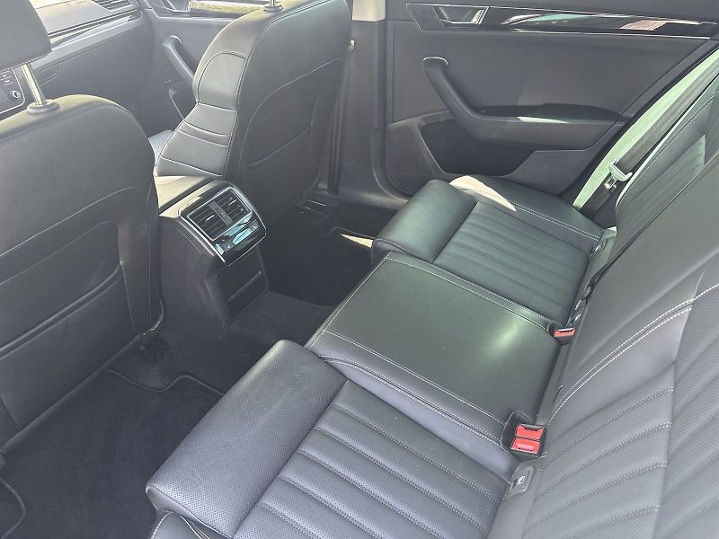 Škoda Superb (2023) Combi 2.0 TDI 4x4 DSG L&K - fotka 8 z 33