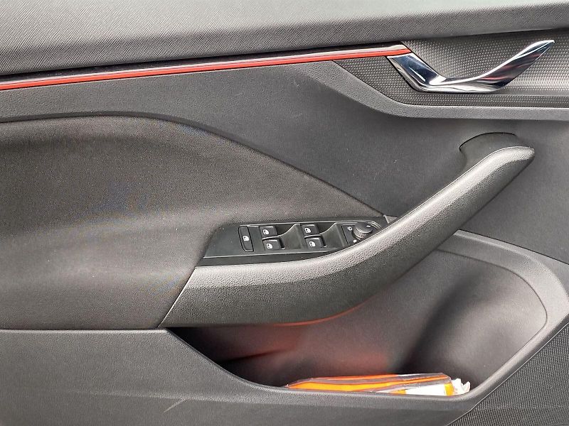 Škoda Kamiq (2022) 1.0 TSI DSG Monte Carlo - fotka 25 z 38