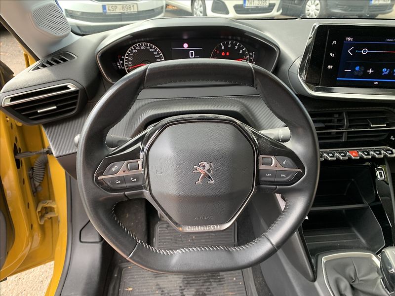 Peugeot 208 1,2 PureTech 1.MAJ.,ČR,SERVISK - fotka 10 z 18