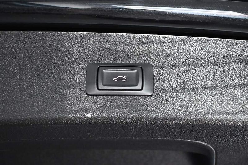 Audi SQ5 (2014) 3.0 230 KW QUATTRO Bi-Xenon Ka - fotka 28 z 44