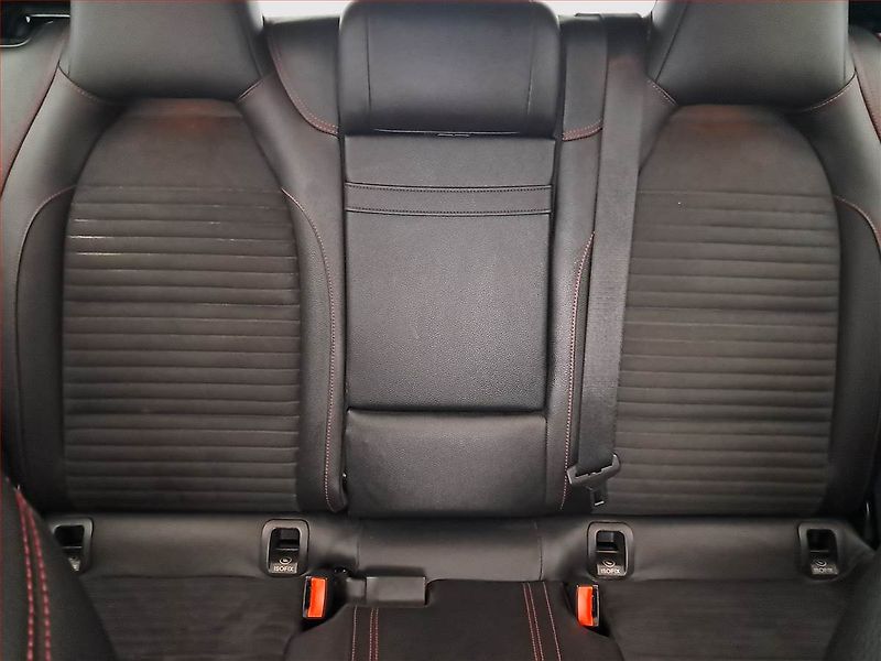 Mercedes-Benz GLA (2018) 250 4MATIC - fotka 10 z 17