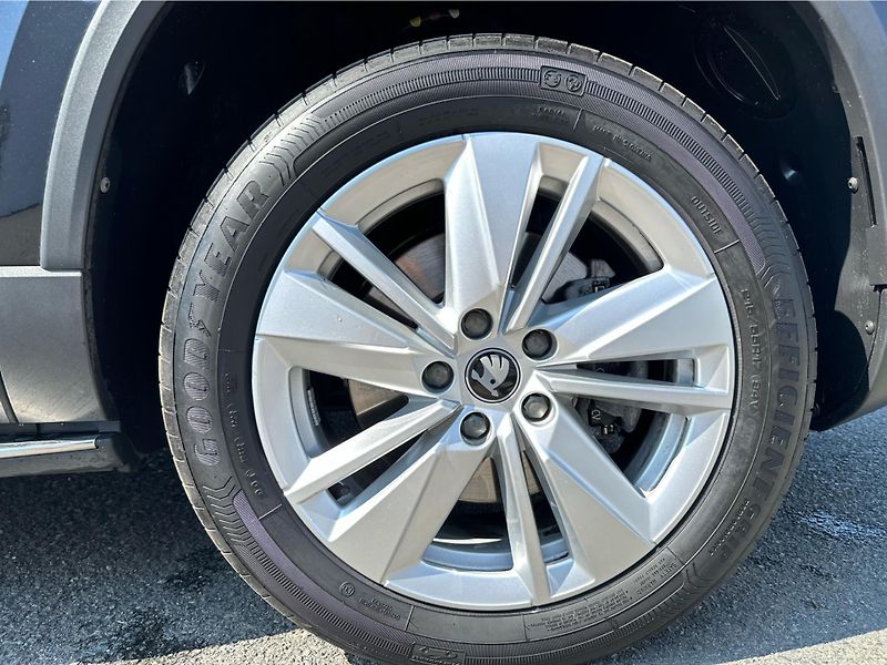 Škoda Karoq 1,5 TSI / 110 kW Top Selection - fotka 24 z 24