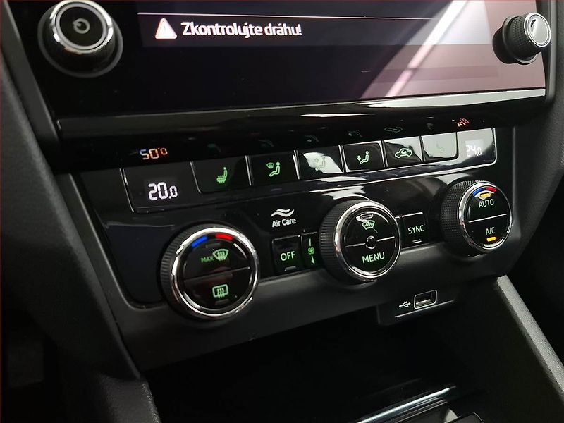 Škoda Octavia (2018) 1.6 TDI, Tempomat - fotka 15 z 18