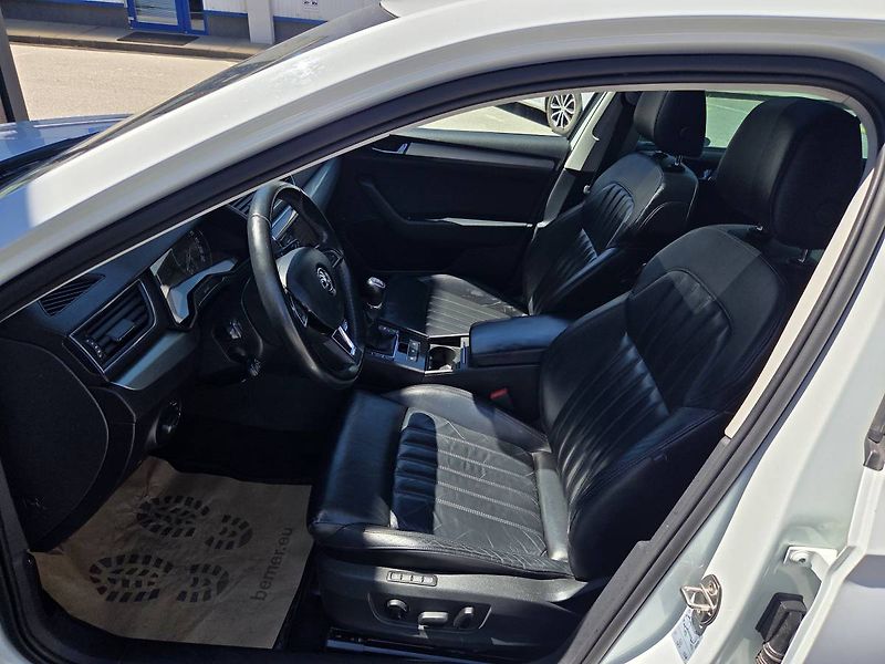 Škoda Superb (2015) 1.4 TSI Style Plus - fotka 12 z 53