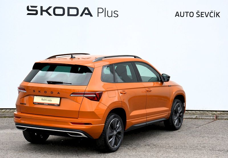 Škoda Karoq (2026) SportLine 1,5 TSI 110 kW 7 AP - fotka 2 z 20