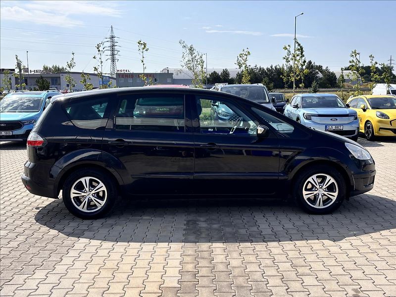 Ford S-MAX 2,0 TDCi 103kW Titanium 7 MÍST - fotka 6 z 24