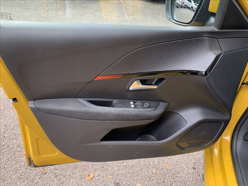 Peugeot 208 1,2 PureTech 1.MAJ.,ČR,SERVISK - fotka 14 z 18