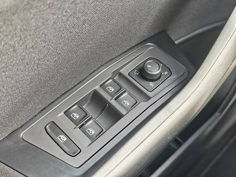 Volkswagen T-Roc Life 6G 1,0TSI - fotka 19 z 22