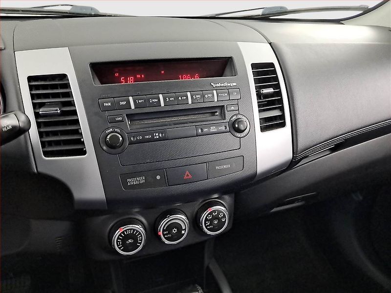 Mitsubishi Outlander (2011) 2.2 DI-D, 4X4, Automat - fotka 12 z 22
