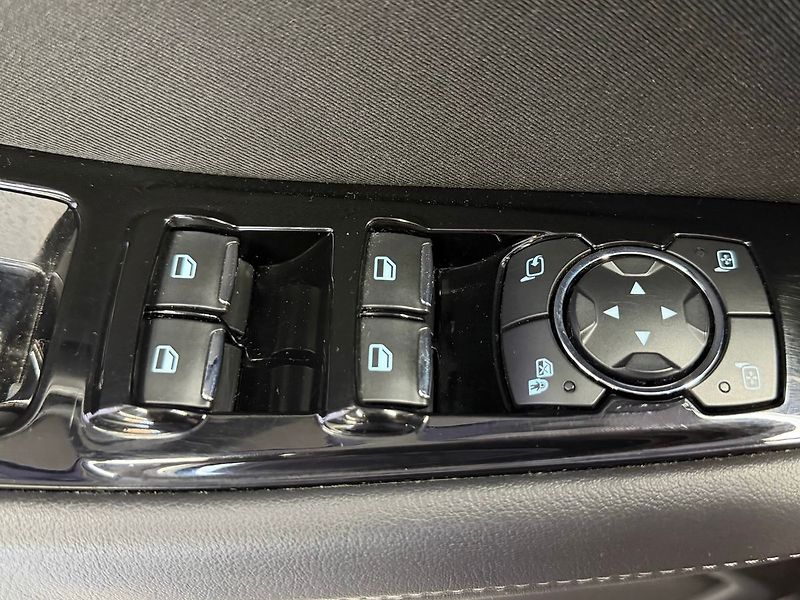 Ford S-MAX 2.0TDCi 140KW A/T TITANIUM, EL - fotka 22 z 27