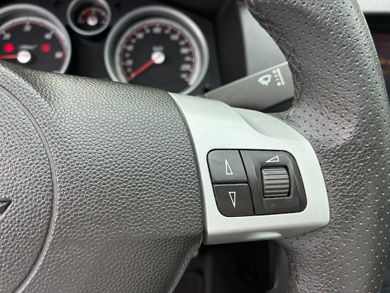 Opel Astra (2008) 1.9 CDTi, 110KW, GTC - fotka 21 z 29