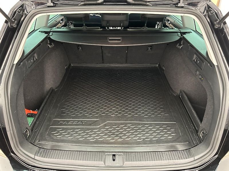Volkswagen Passat Variant 2.0 TDI Elegance - fotka 26 z 27