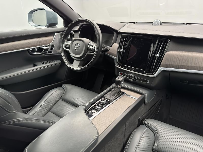 Volvo V90 CC D4 AWD PRO AUT - fotka 28 z 52