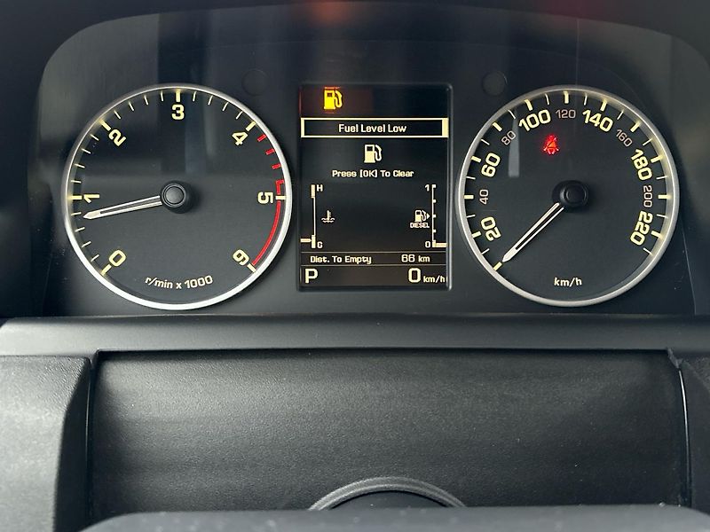 Land Rover Discovery (2015)  3.0l TDV6 SE AUTO 4WD - fotka 11 z 25