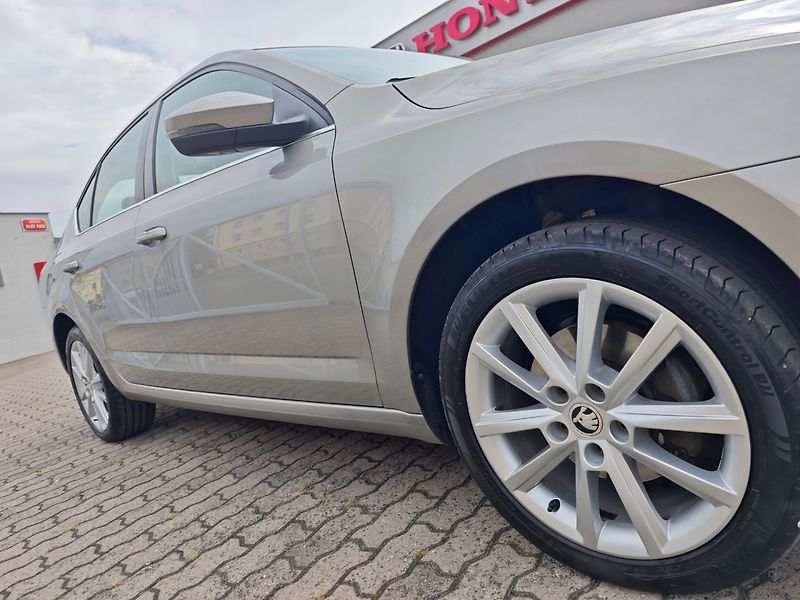 Škoda Octavia (2013) 1.4 TSi Elegance Tempomat - fotka 35 z 42