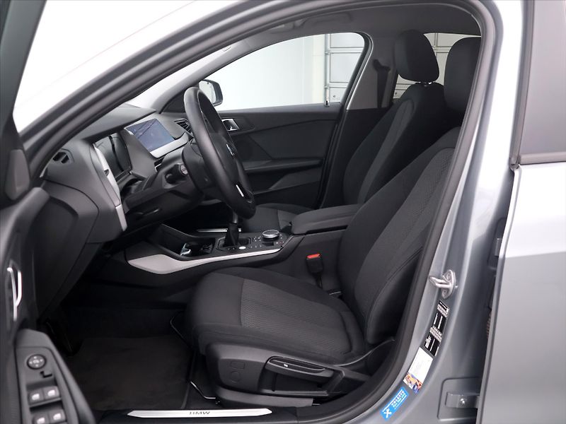 BMW Řada 1 1,5 116d 85kW Aut.klima LED - fotka 11 z 39