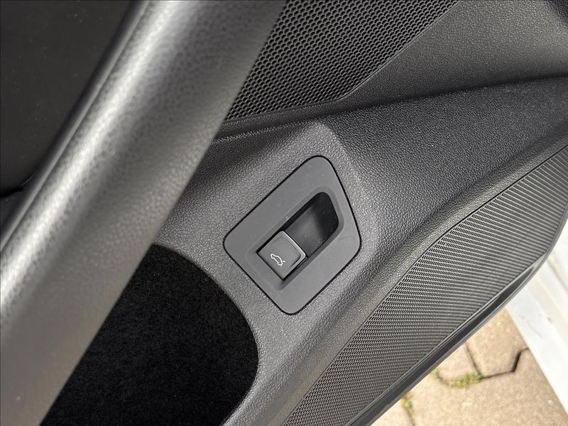 Volkswagen Arteon 2,0 TSI R-Line 206kW DSG - fotka 24 z 38