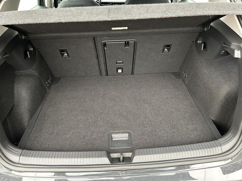 Volkswagen Golf 1.5 TSI LIFE - fotka 26 z 26