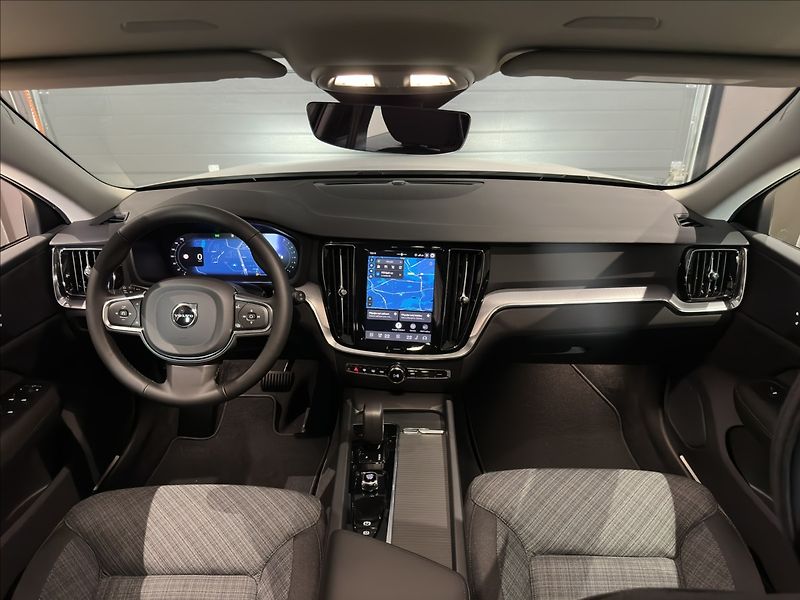 Volvo V60 (2026) 2,0 B4  Core - fotka 21 z 38